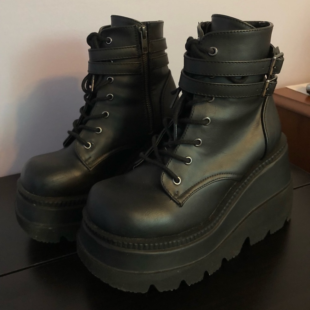 Demonia Shaker 52 Goth Platform Boots